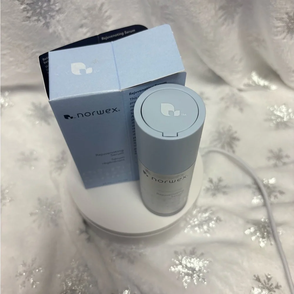 Norwex Rejuvenating Serum - 30ML/ 1FL OZ - Picture 4 of 11